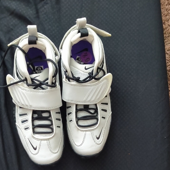 Nike Black and White Athletic Sneakers - Picture 3 of 7